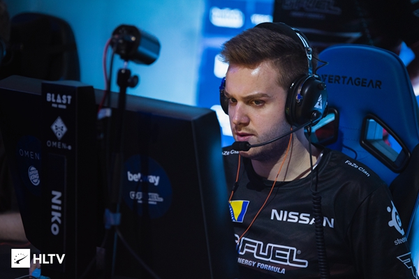 与底角射手 与底角射手